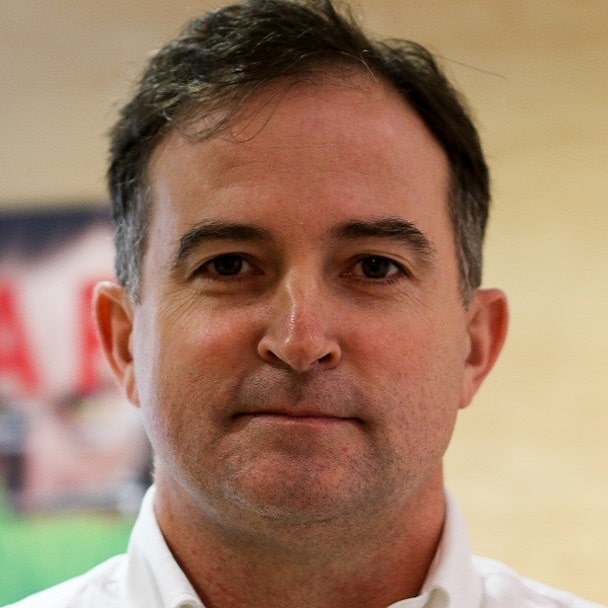 Dr Lester Thomas